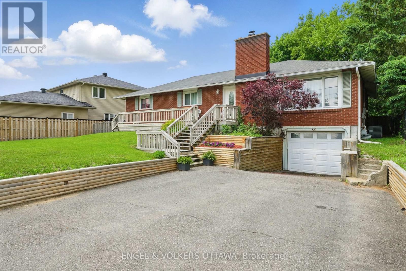 1427 Rosebella Avenue, Ottawa, Ontario  K1T 1E5 - Photo 2 - X12527334