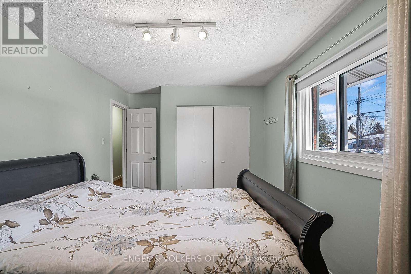 1427 Rosebella Avenue, Ottawa, Ontario  K1T 1E5 - Photo 27 - X12527334