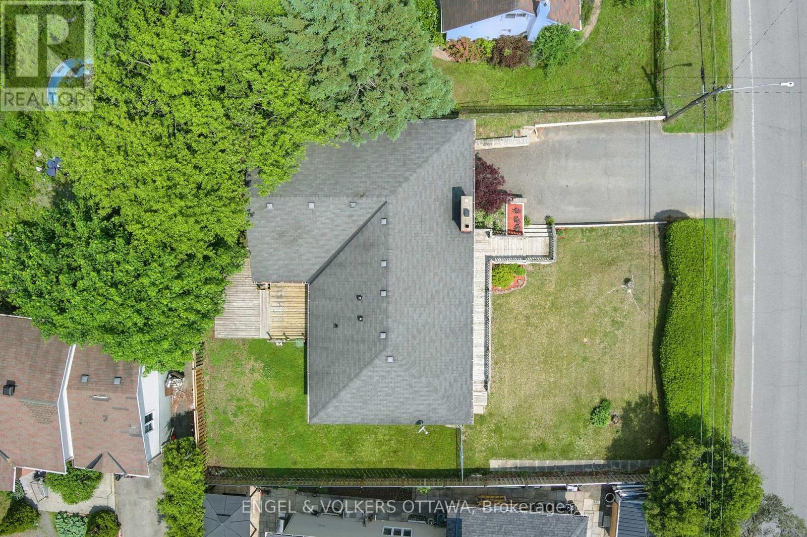 1427 Rosebella Avenue, Ottawa, Ontario  K1T 1E5 - Photo 3 - X12527334