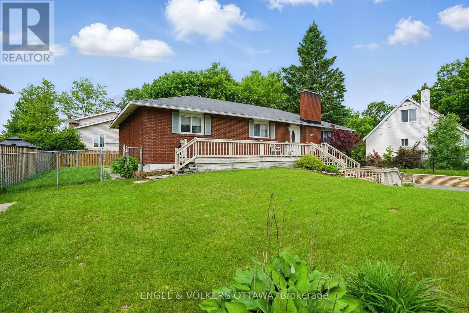 1427 Rosebella Avenue, Ottawa, Ontario  K1T 1E5 - Photo 4 - X12527334