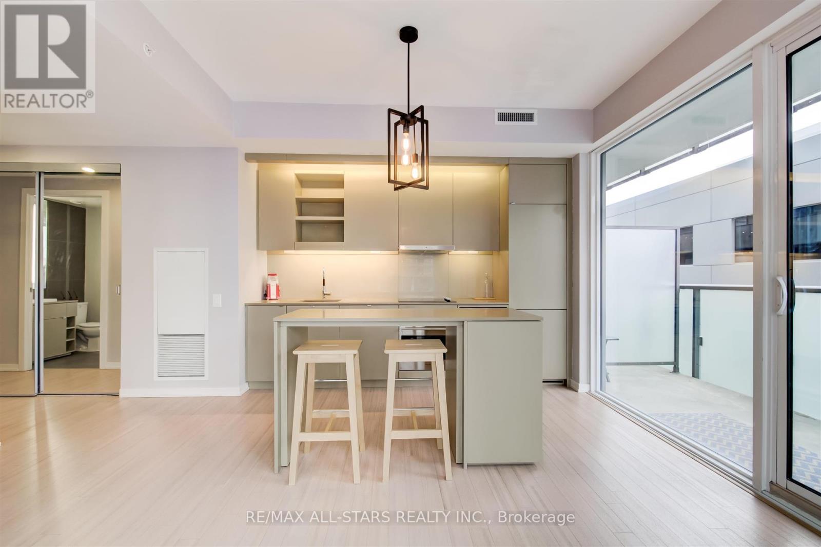 903 - 101 PETER STREET, Toronto, Ontario