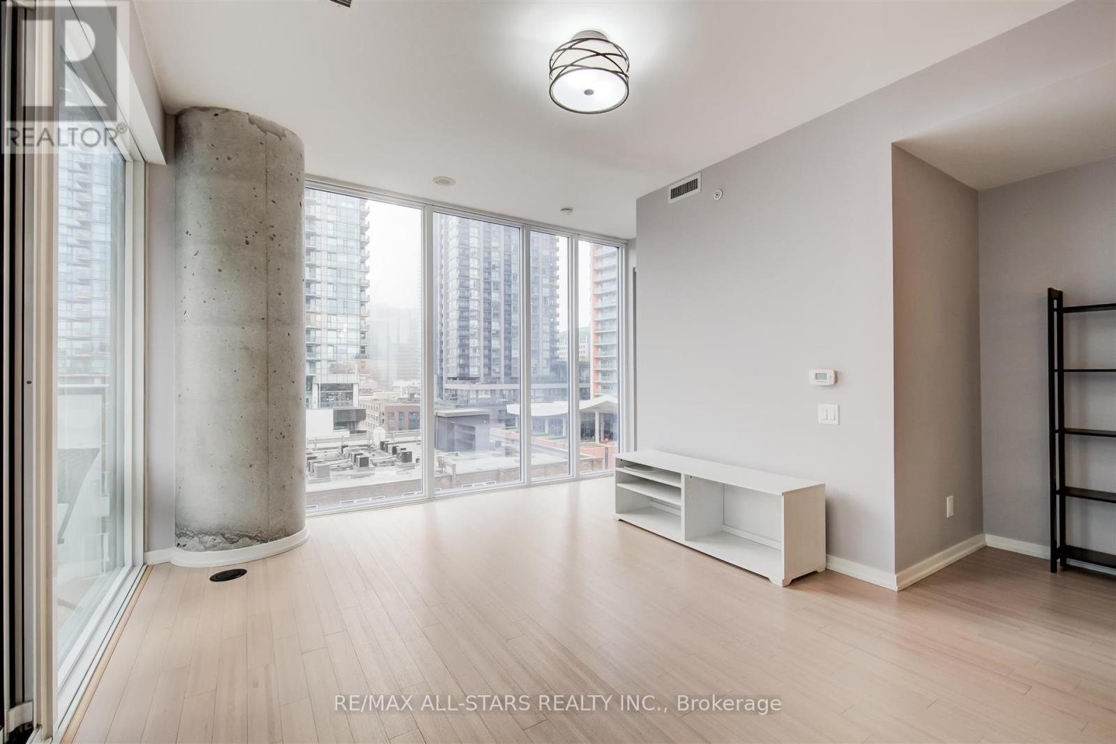 903 - 101 Peter Street, Toronto, Ontario  M5V 2G9 - Photo 2 - C12527352