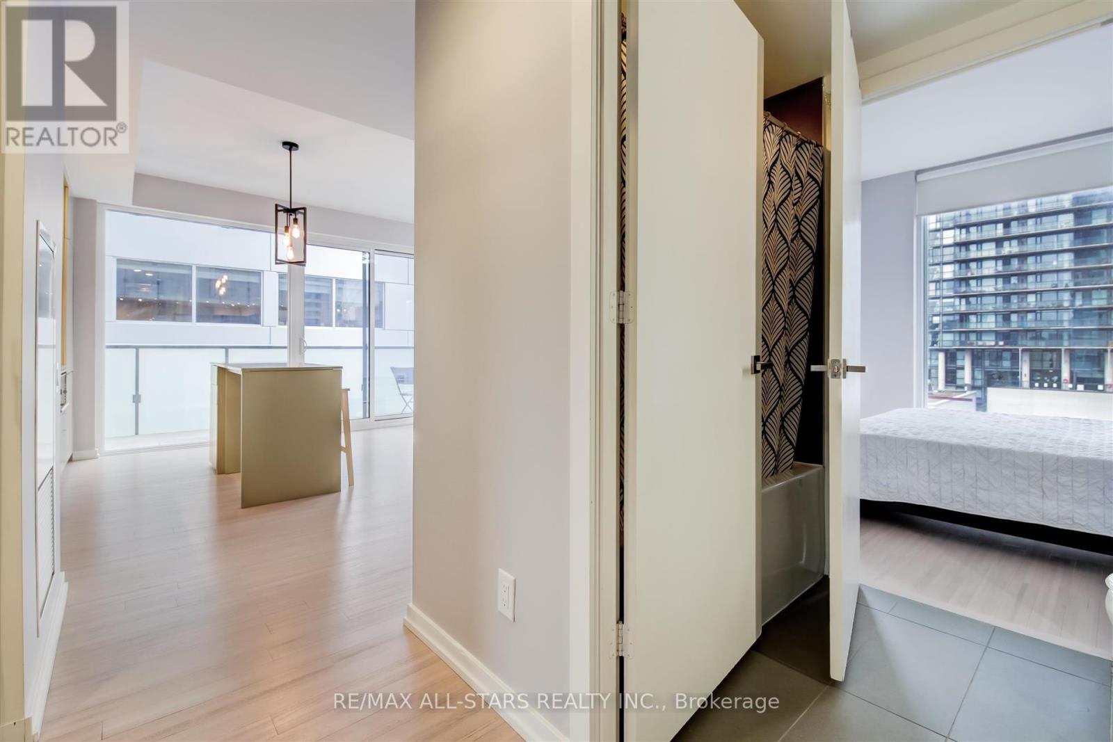 903 - 101 Peter Street, Toronto, Ontario  M5V 2G9 - Photo 4 - C12527352