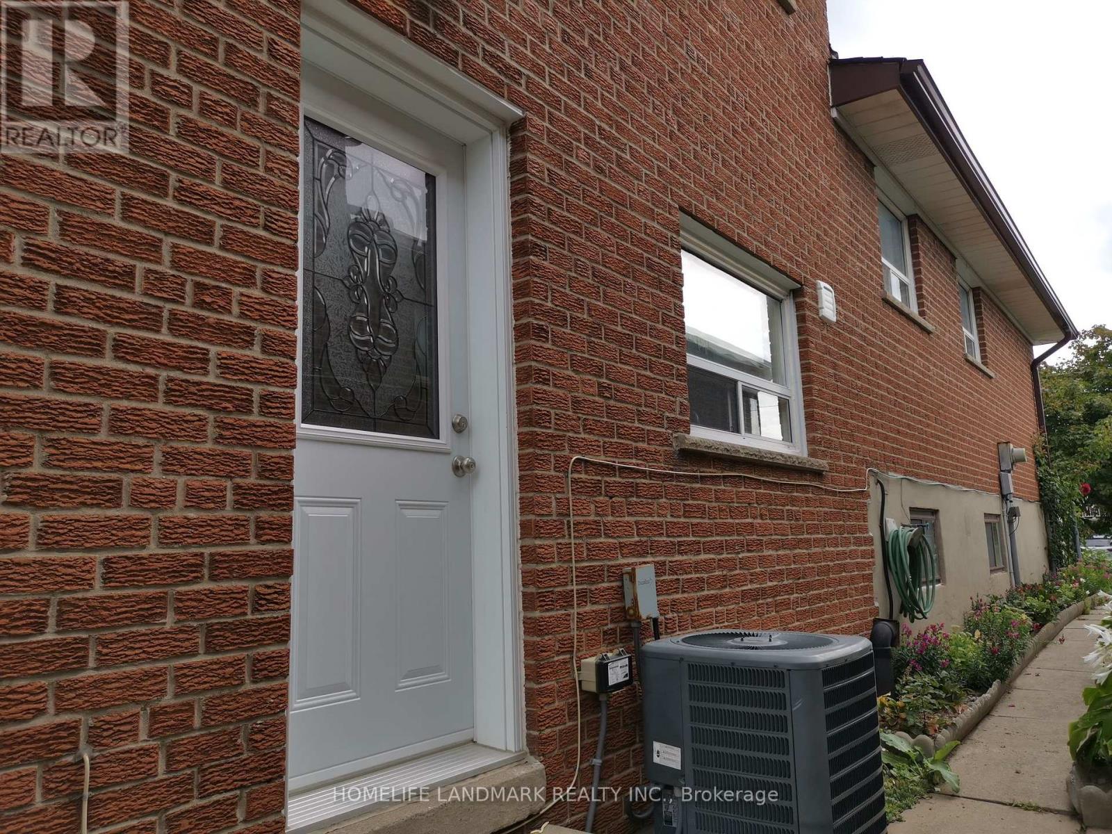 Main Unit - 219 Shawnee Circle, Toronto, Ontario  M2H 2Y3 - Photo 2 - C12527356