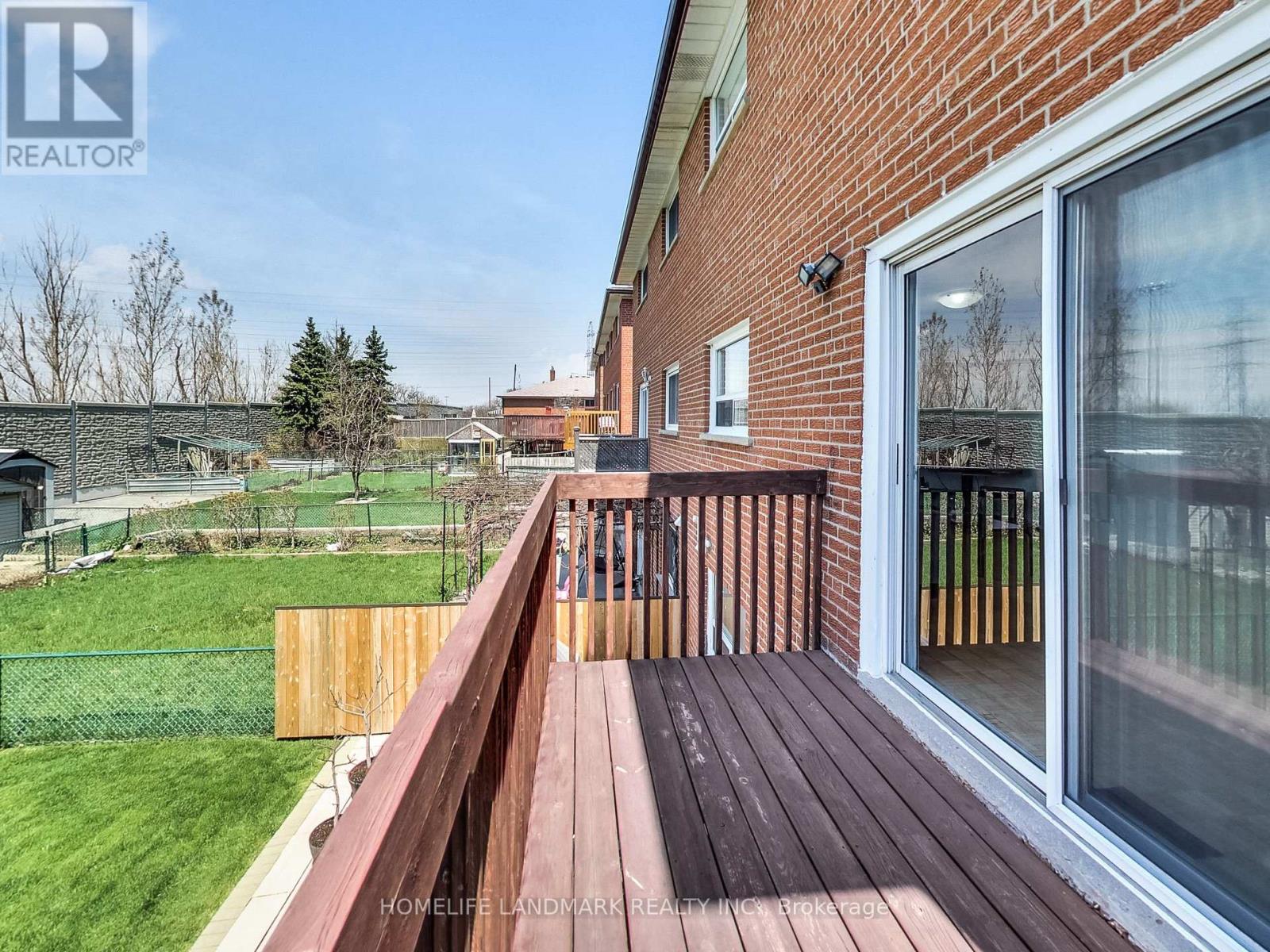 Main Unit - 219 Shawnee Circle, Toronto, Ontario  M2H 2Y3 - Photo 3 - C12527356