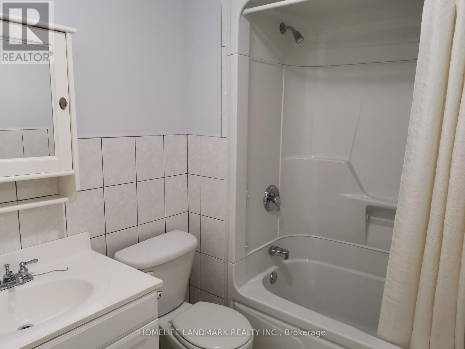 Main Unit - 219 Shawnee Circle, Toronto, Ontario  M2H 2Y3 - Photo 9 - C12527356