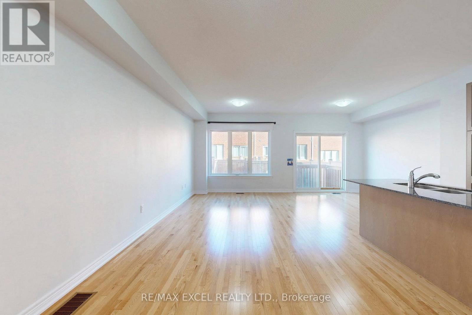 14 Twinflower Lane, Richmond Hill, Ontario  L4E 1E7 - Photo 7 - N12527362