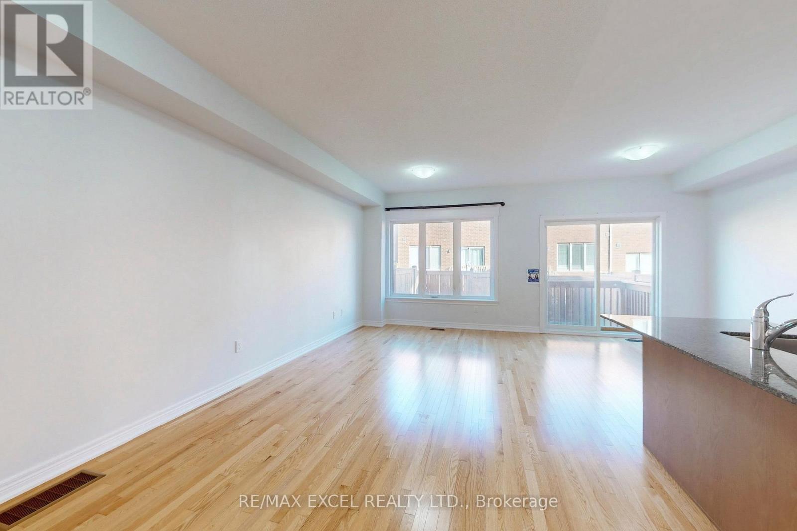 14 Twinflower Lane, Richmond Hill, Ontario  L4E 1E7 - Photo 8 - N12527362