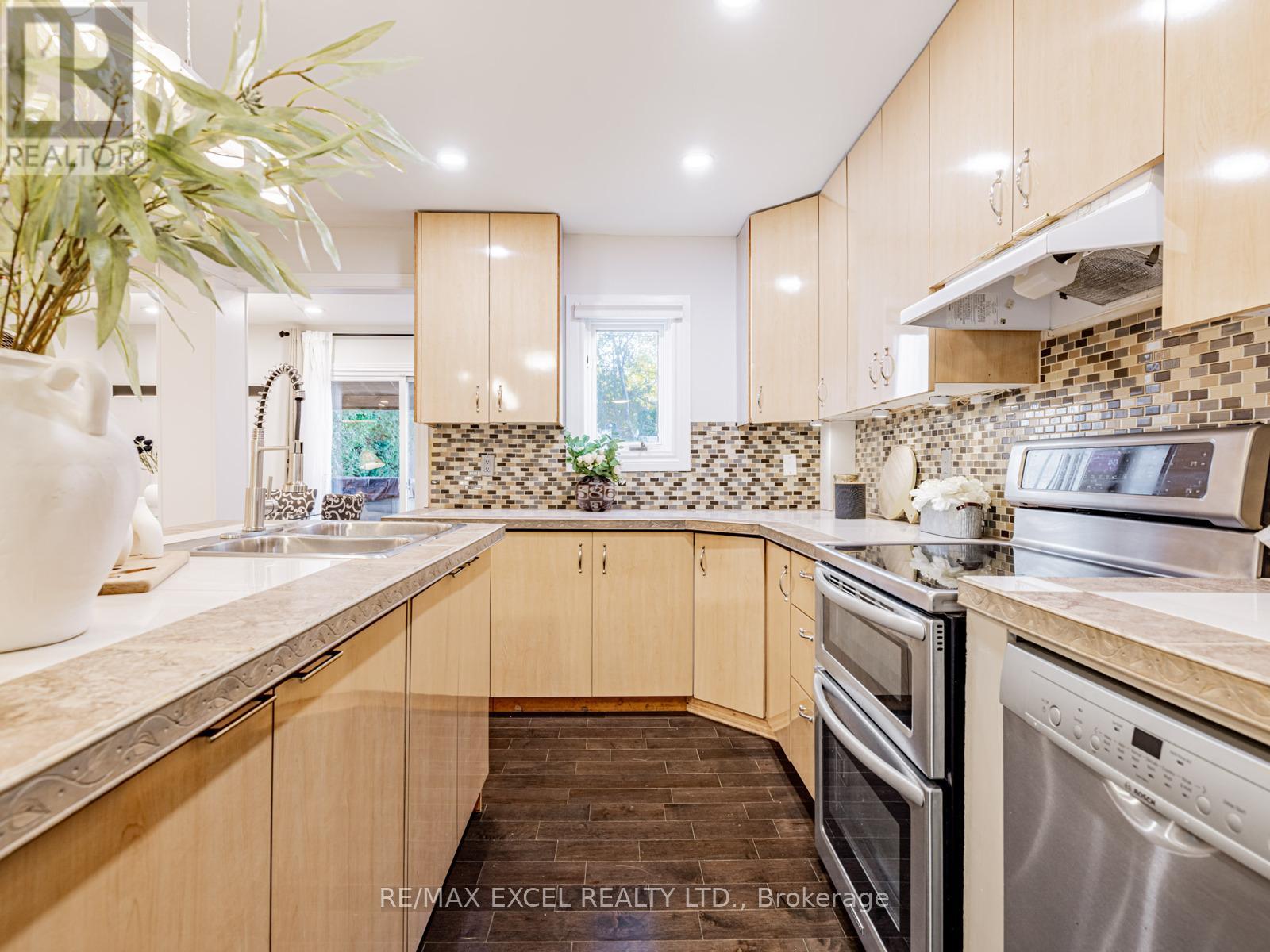 299 Pasadena Drive, Georgina, Ontario  L4P 2Z1 - Photo 13 - N12527368