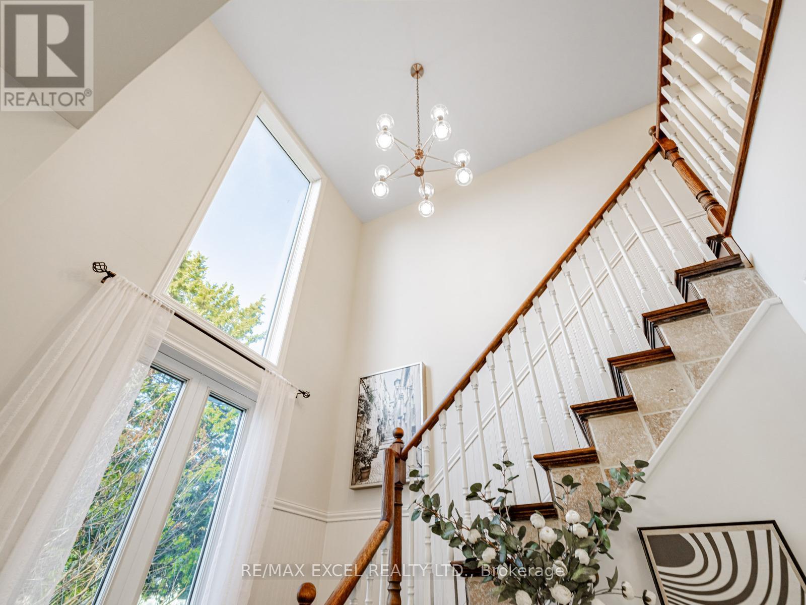 299 Pasadena Drive, Georgina, Ontario  L4P 2Z1 - Photo 4 - N12527368