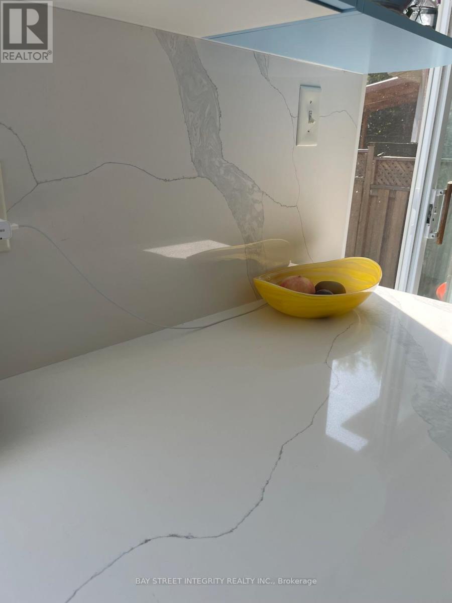 163 Forest Run Boulevard, Vaughan, Ontario  L4K 5H3 - Photo 5 - N12527372