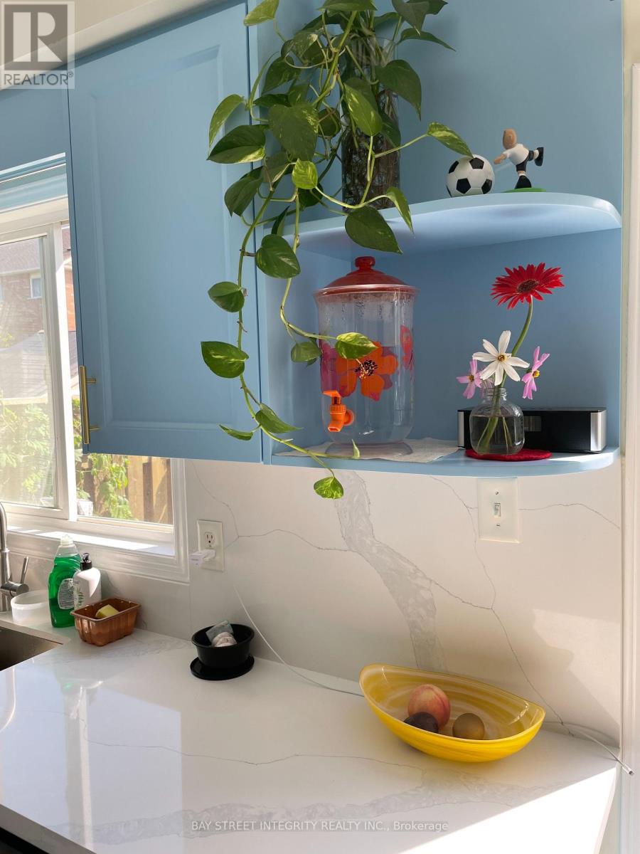 163 Forest Run Boulevard, Vaughan, Ontario  L4K 5H3 - Photo 6 - N12527372