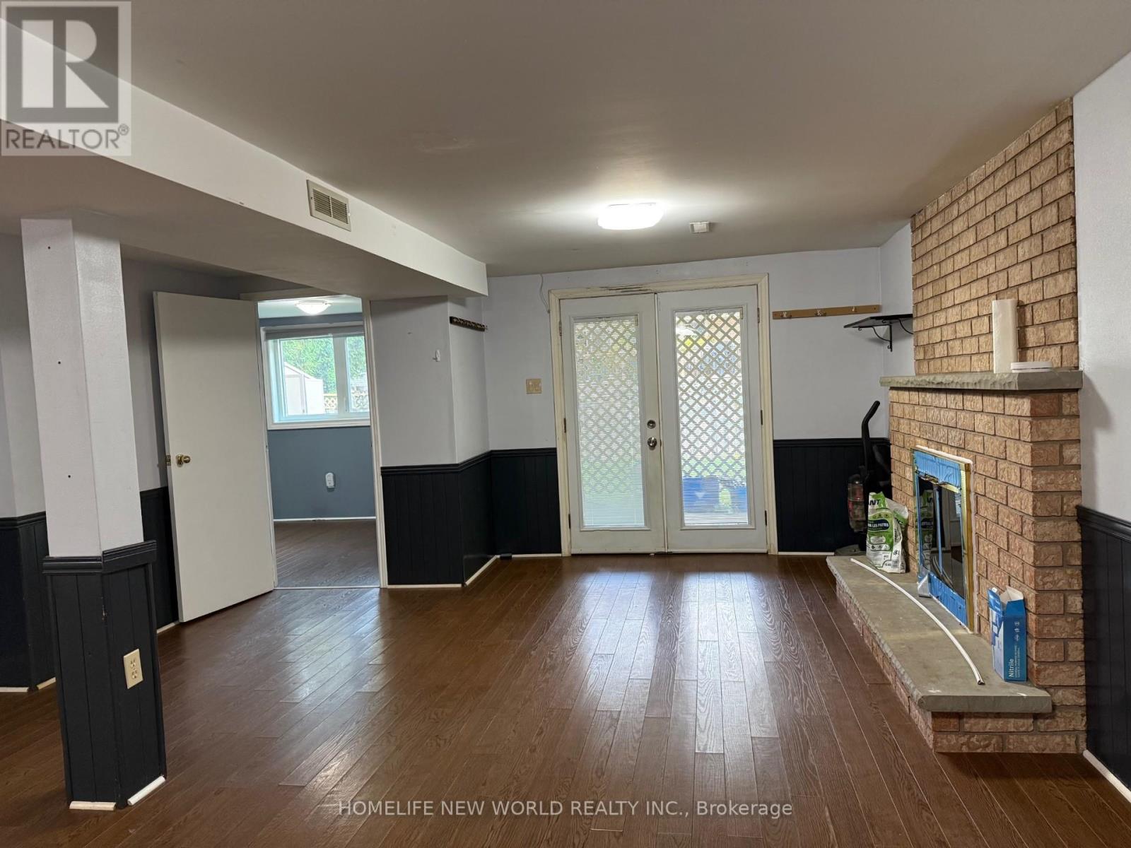 Walk Out Basement Apt - 252 Osmond Crescent, Newmarket, Ontario  L3Y 7L2 - Photo 2 - N12527380