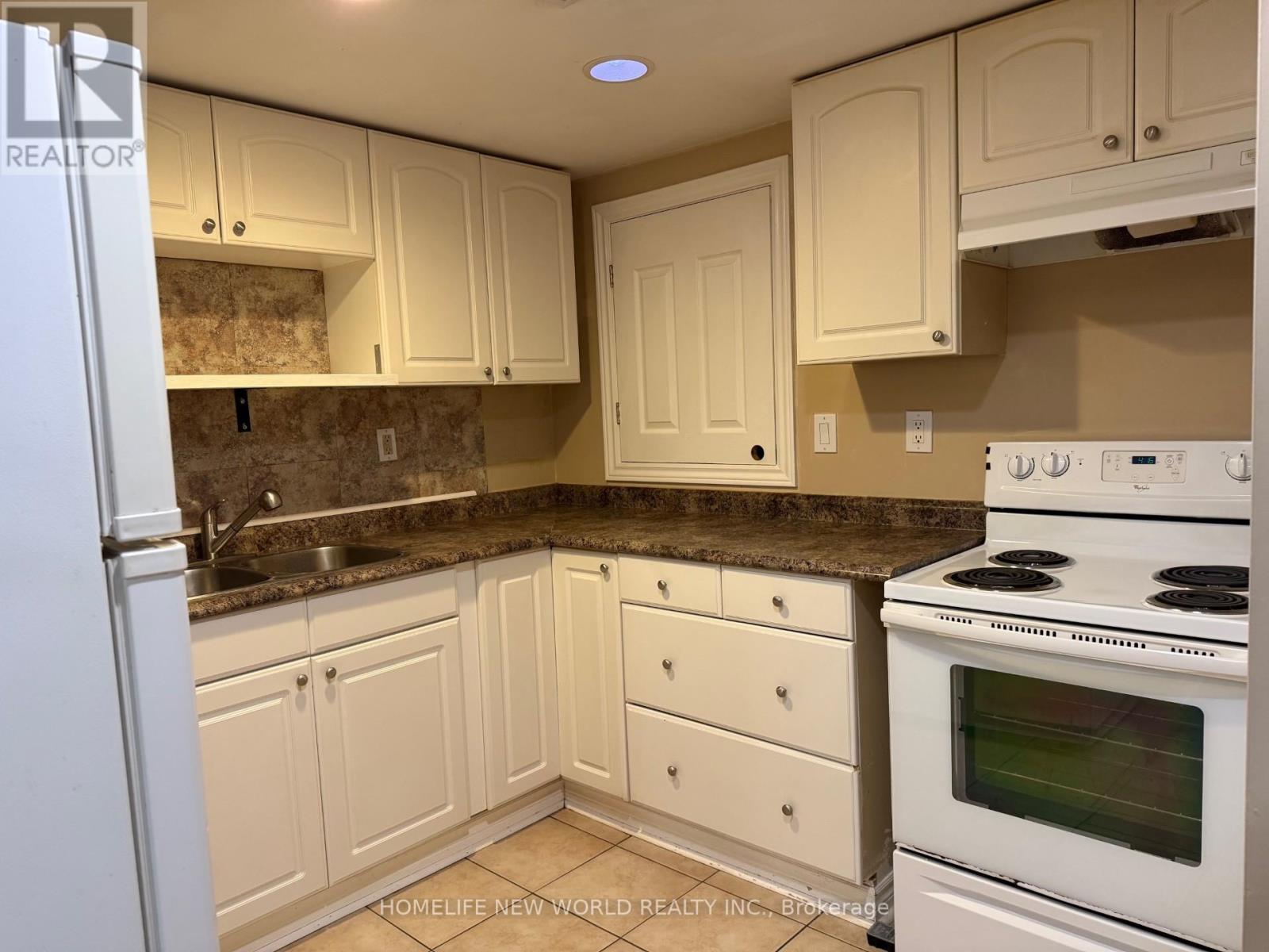 Walk Out Basement Apt - 252 Osmond Crescent, Newmarket, Ontario  L3Y 7L2 - Photo 6 - N12527380