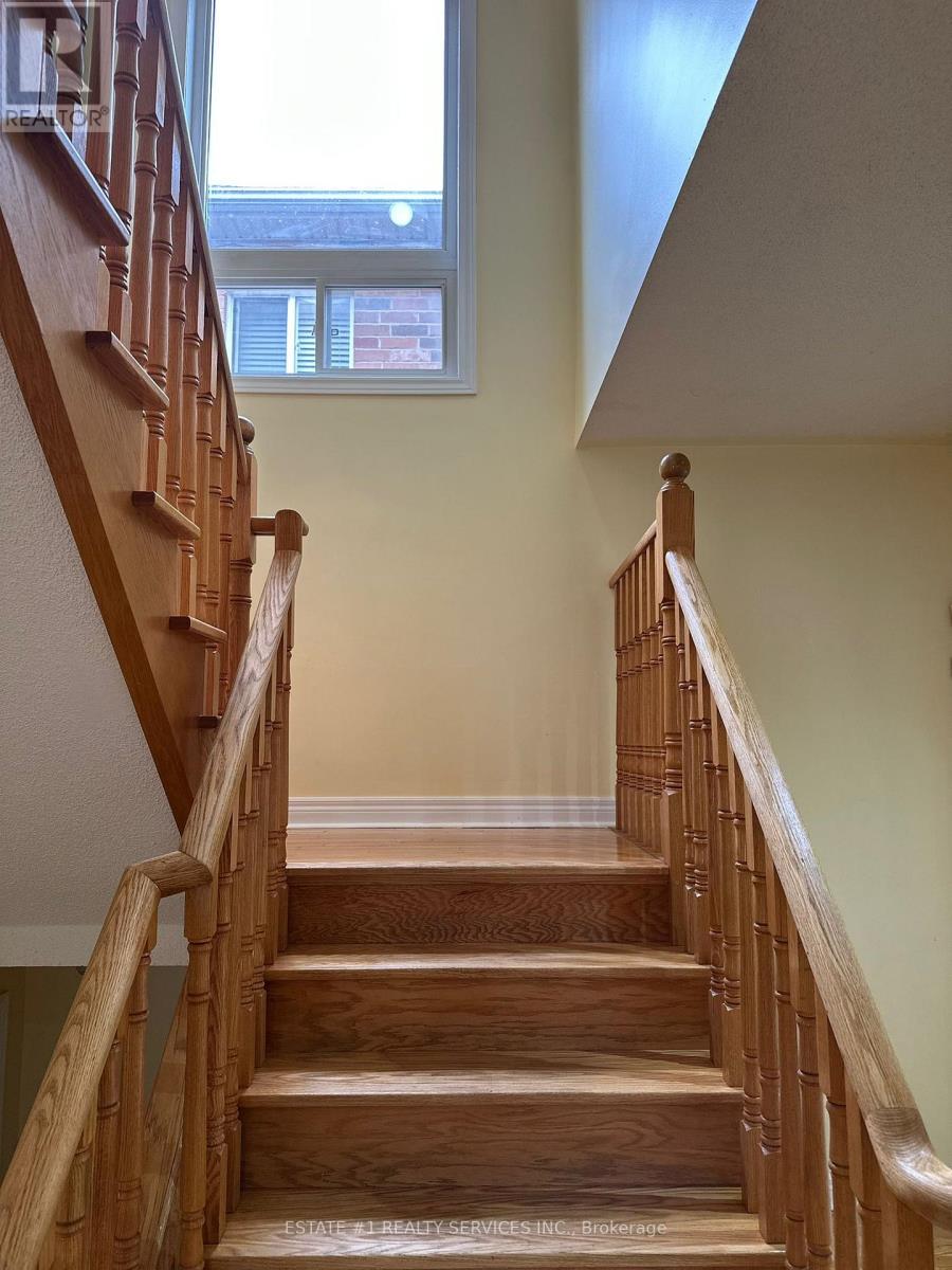 544 Matisse Place, Mississauga, Ontario  L5W 1M3 - Photo 17 - W12527370