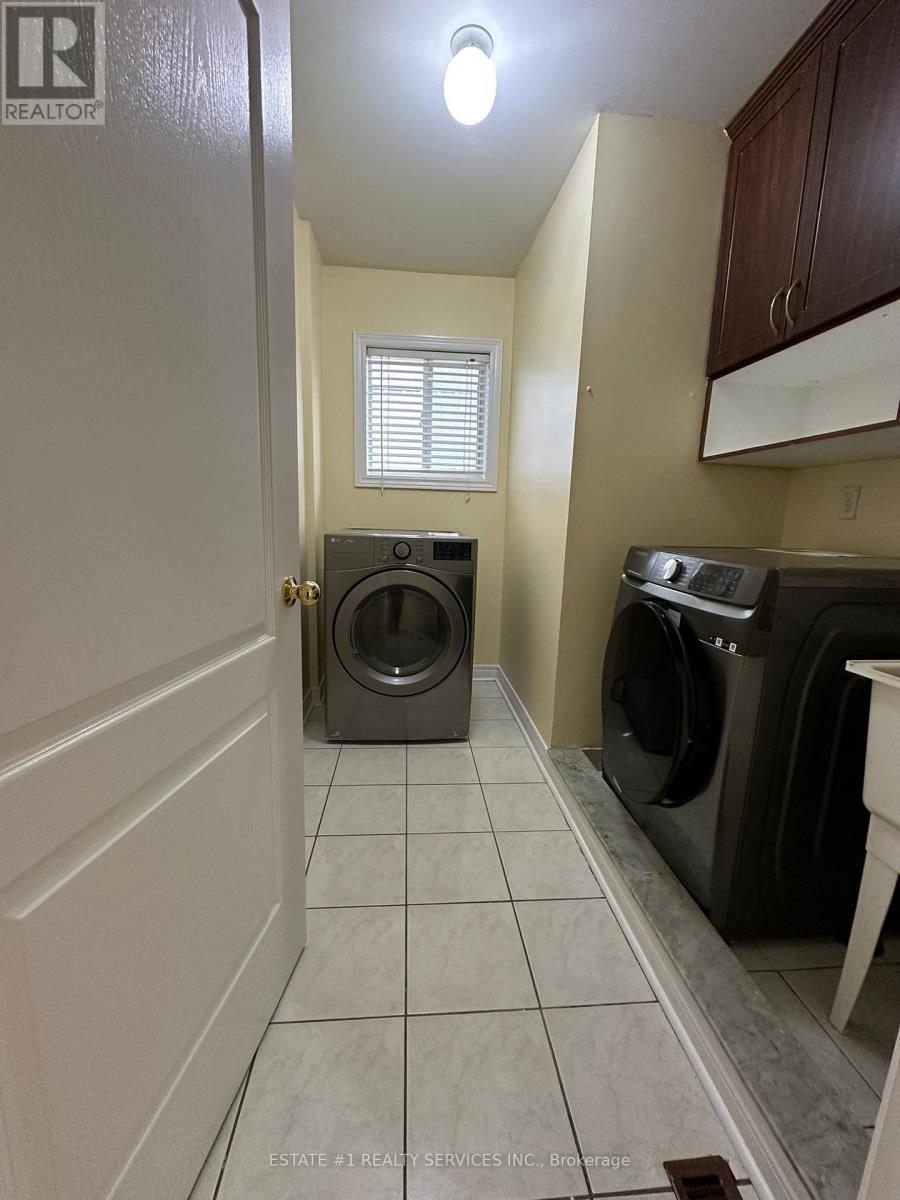 544 Matisse Place, Mississauga, Ontario  L5W 1M3 - Photo 25 - W12527370