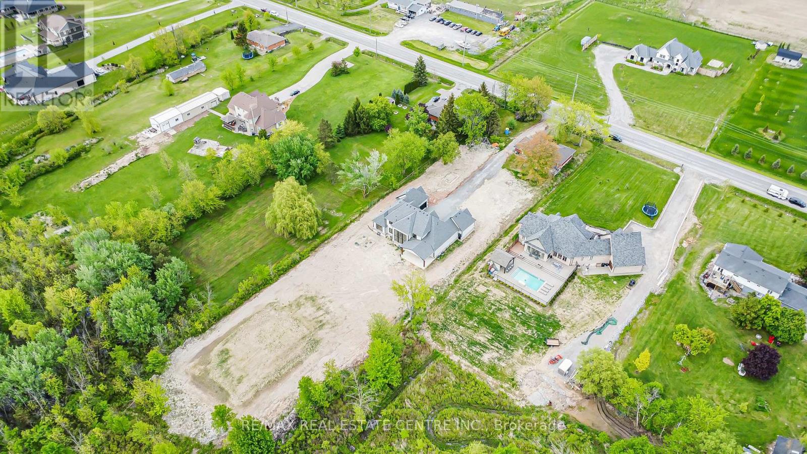 256 Mountain Road, Grimsby, Ontario  L3M 4E7 - Photo 38 - X12527378