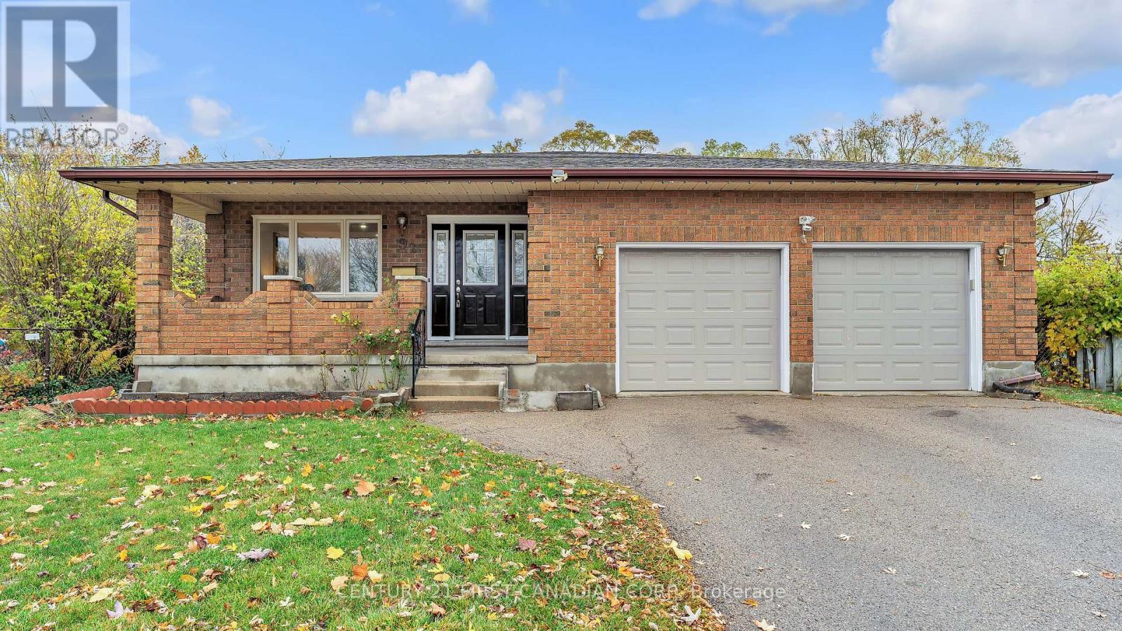 92 GOLFDALE CRESCENT, London South, Ontario