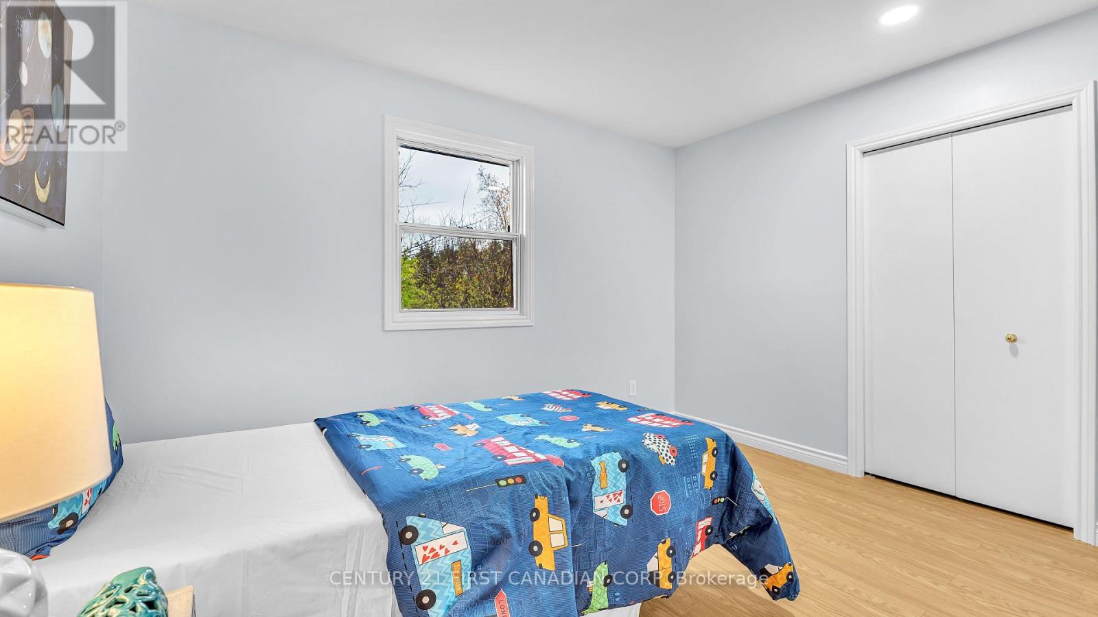 92 Golfdale Crescent, London South, Ontario  N6C 5P5 - Photo 12 - X12527404