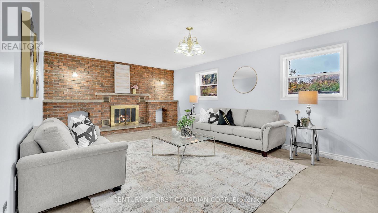 92 Golfdale Crescent, London South, Ontario  N6C 5P5 - Photo 17 - X12527404