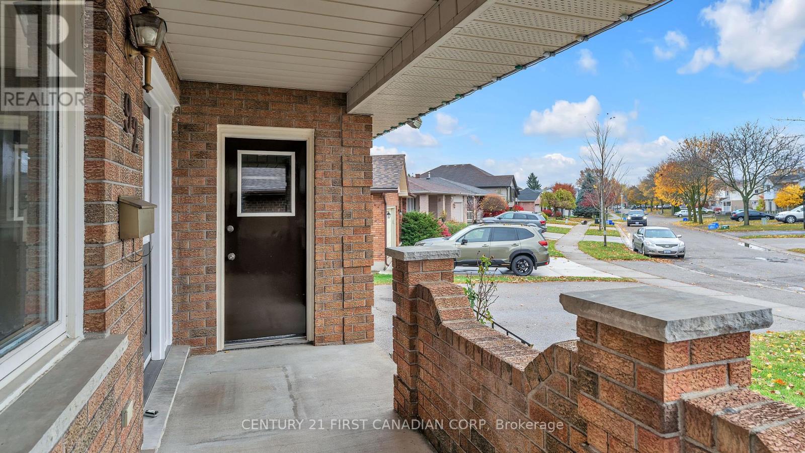 92 Golfdale Crescent, London South, Ontario  N6C 5P5 - Photo 2 - X12527404
