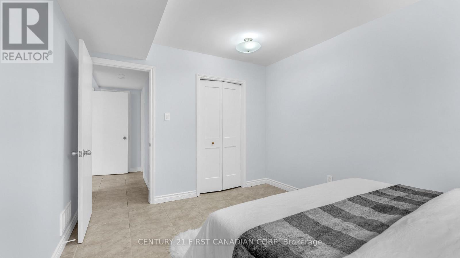 92 Golfdale Crescent, London South, Ontario  N6C 5P5 - Photo 20 - X12527404