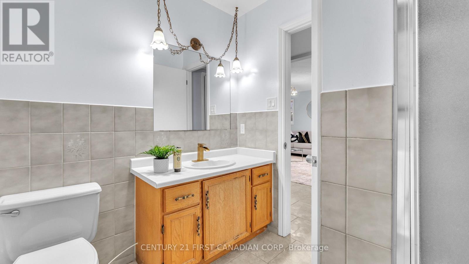 92 Golfdale Crescent, London South, Ontario  N6C 5P5 - Photo 21 - X12527404