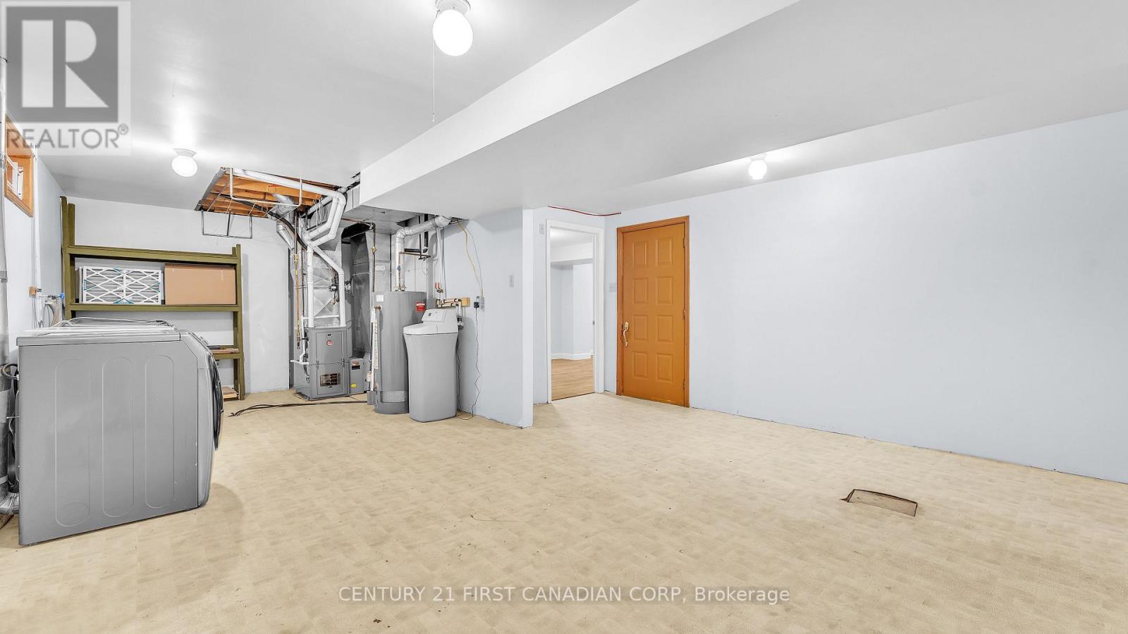 92 Golfdale Crescent, London South, Ontario  N6C 5P5 - Photo 24 - X12527404