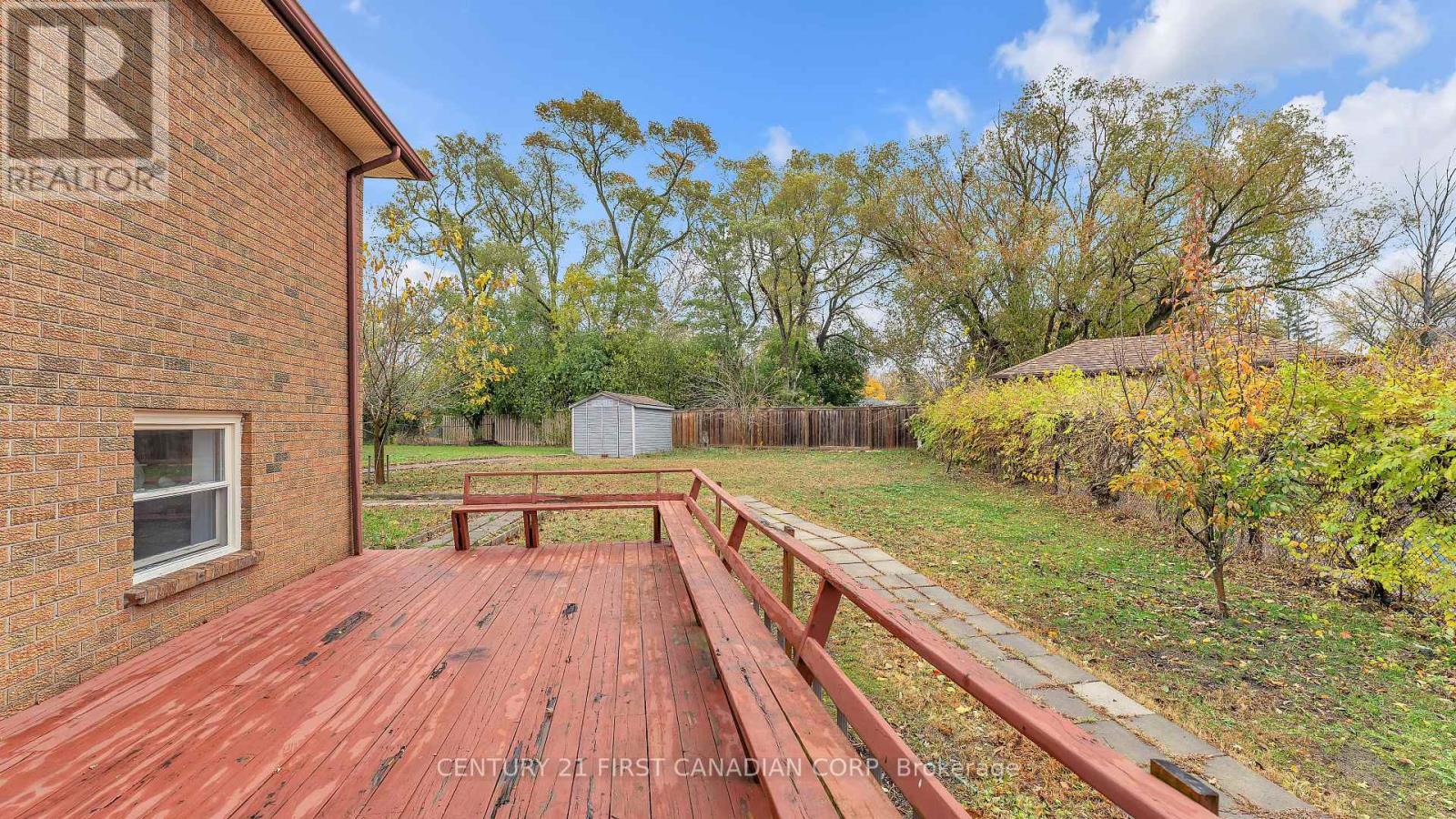 92 Golfdale Crescent, London South, Ontario  N6C 5P5 - Photo 27 - X12527404