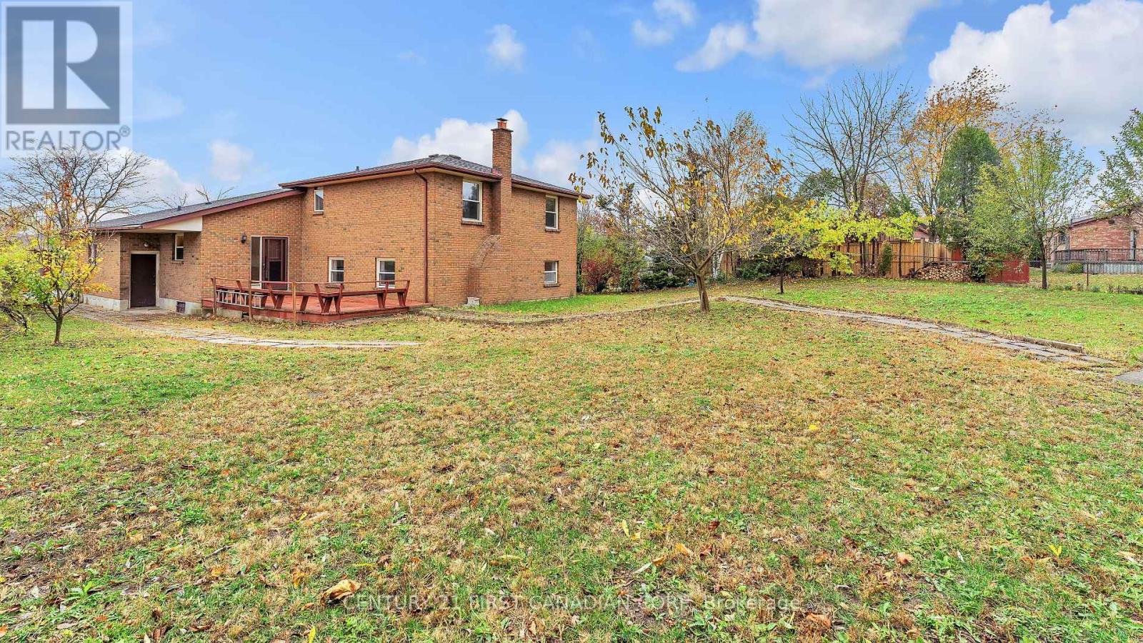 92 Golfdale Crescent, London South, Ontario  N6C 5P5 - Photo 28 - X12527404