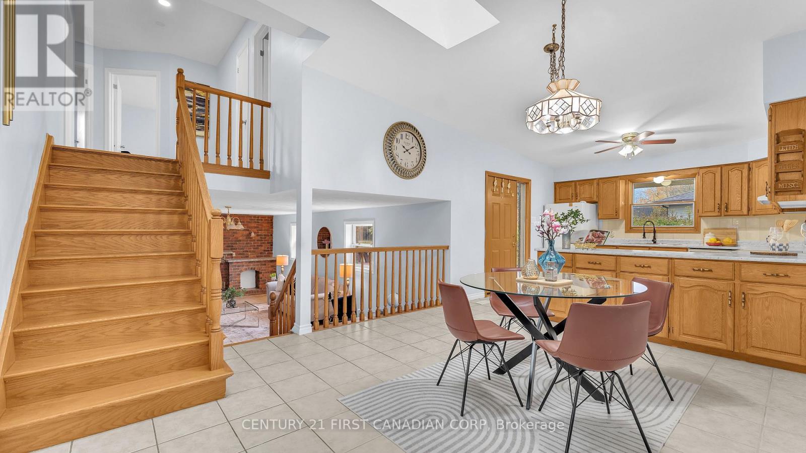 92 Golfdale Crescent, London South, Ontario  N6C 5P5 - Photo 6 - X12527404
