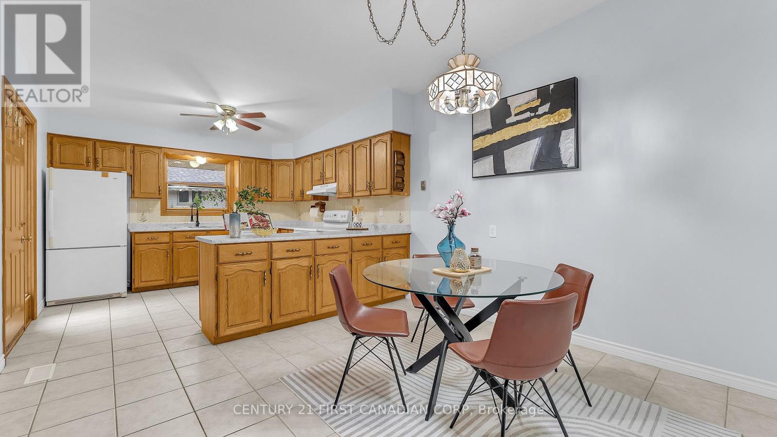 92 Golfdale Crescent, London South, Ontario  N6C 5P5 - Photo 7 - X12527404