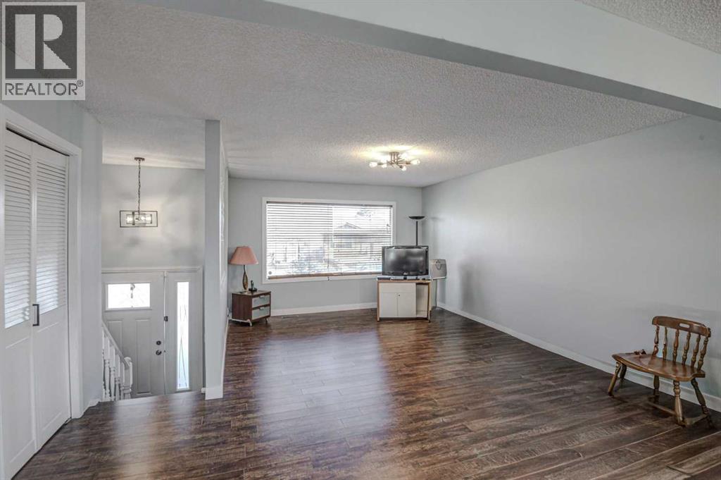 11 Ogmoor Crescent Se, Calgary, Alberta  T2C 2E8 - Photo 2 - A2269305