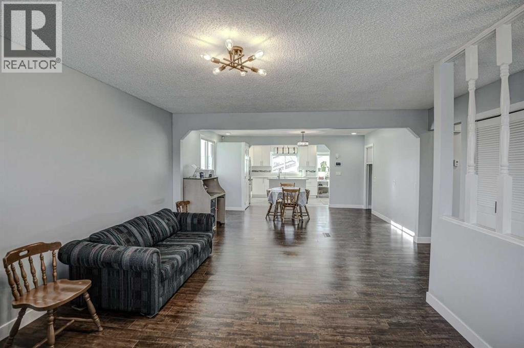 11 Ogmoor Crescent Se, Calgary, Alberta  T2C 2E8 - Photo 4 - A2269305