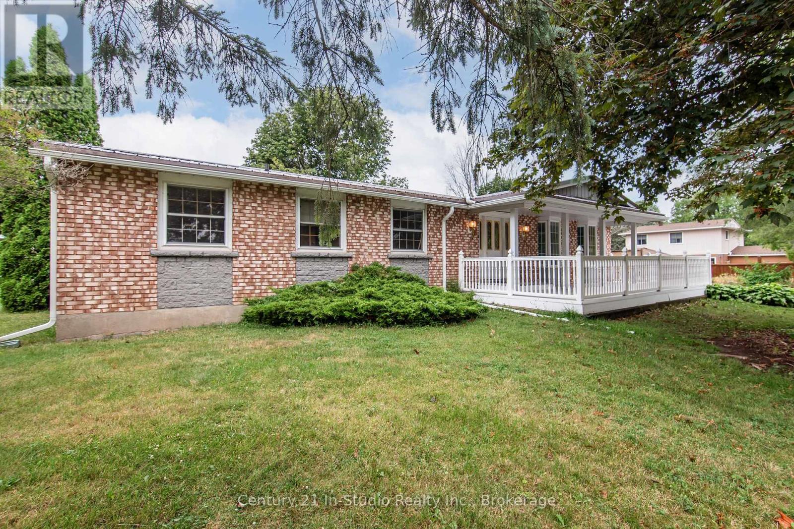 1116 Milne Drive, Kincardine, Ontario  N2Z 1X4 - Photo 2 - X12313700