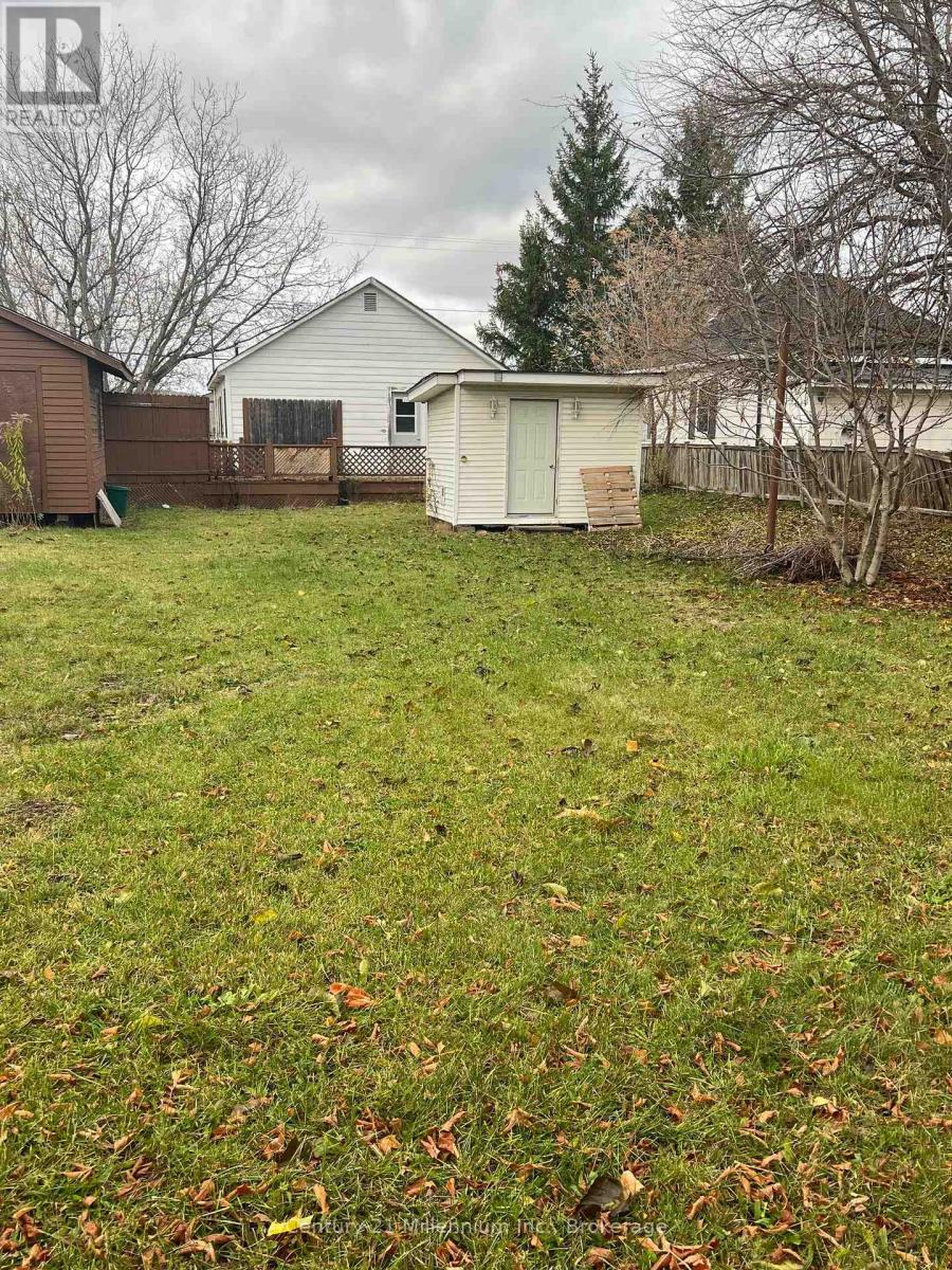 219 Spruce Street, Collingwood, Ontario L9Y 3G9 - Photo 2 - S12525344