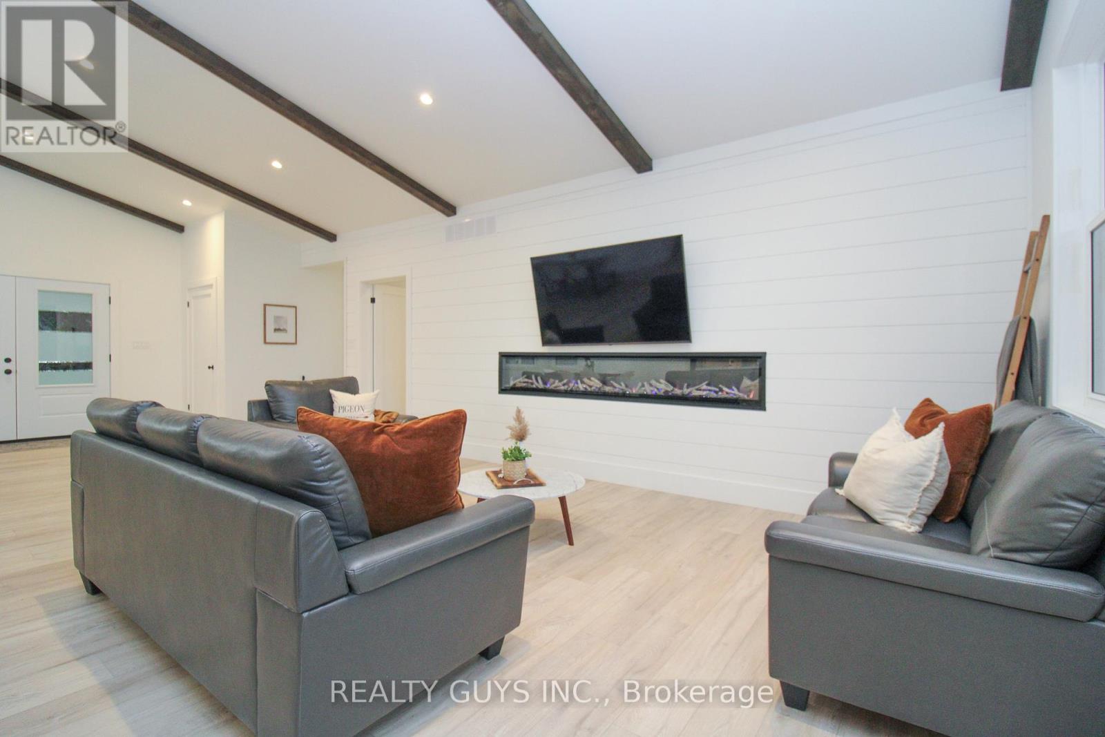 2 Ivy Street, Kawartha Lakes, Ontario  K0L 2W0 - Photo 8 - X12527440