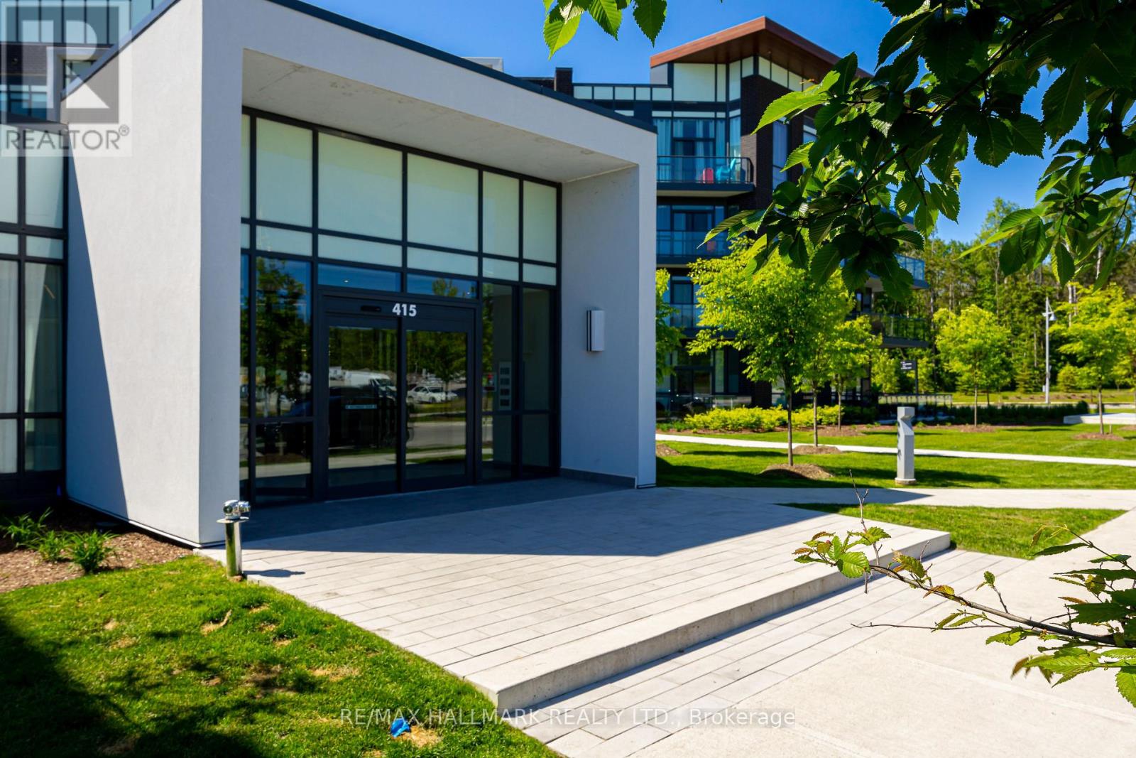 321 - 415 Sea Ray Avenue, Innisfil, Ontario  L9S 0R5 - Photo 2 - N12413118