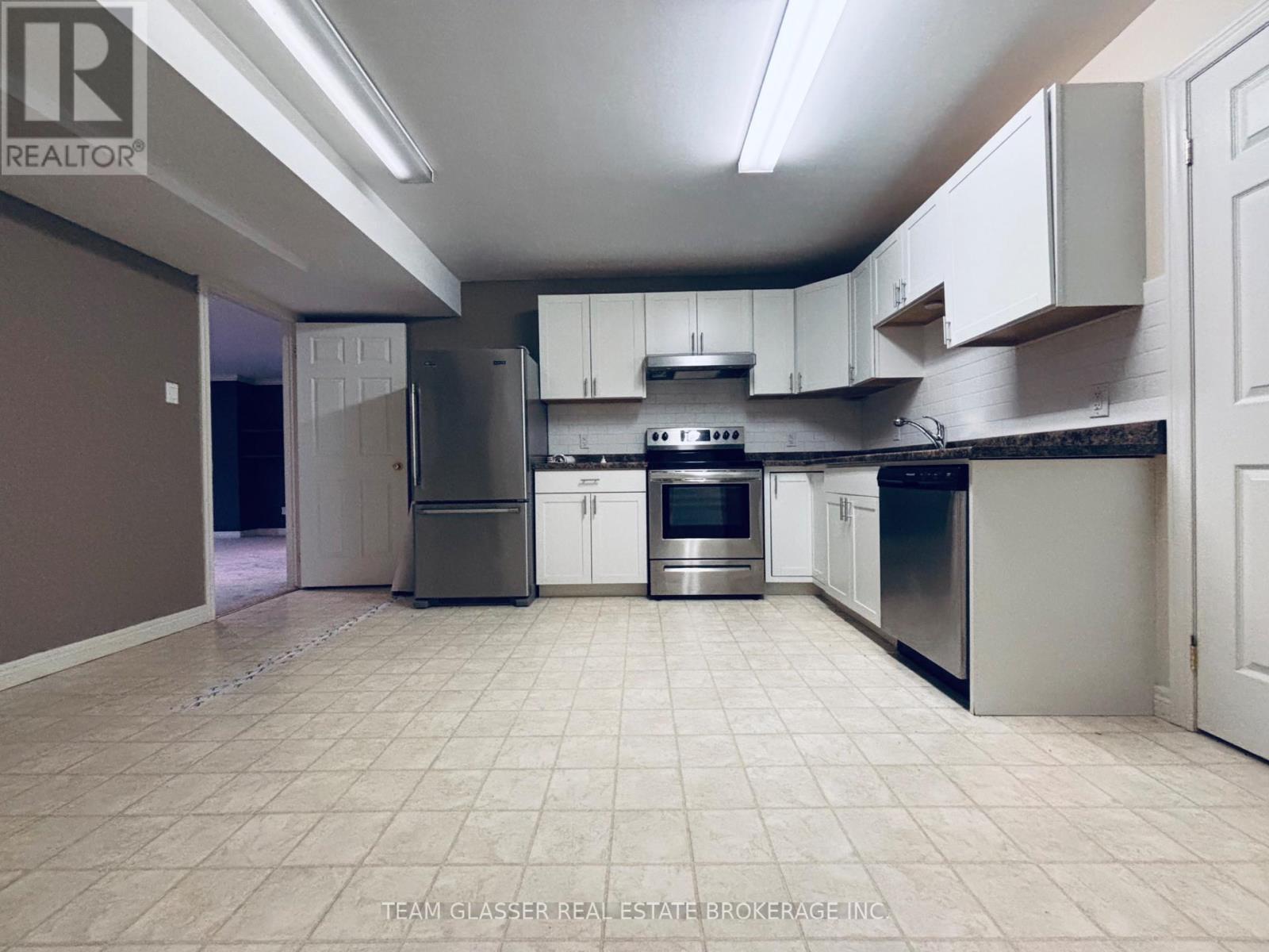 38 Butternut Grove, London South, Ontario  N6K 4J4 - Photo 34 - X12494952