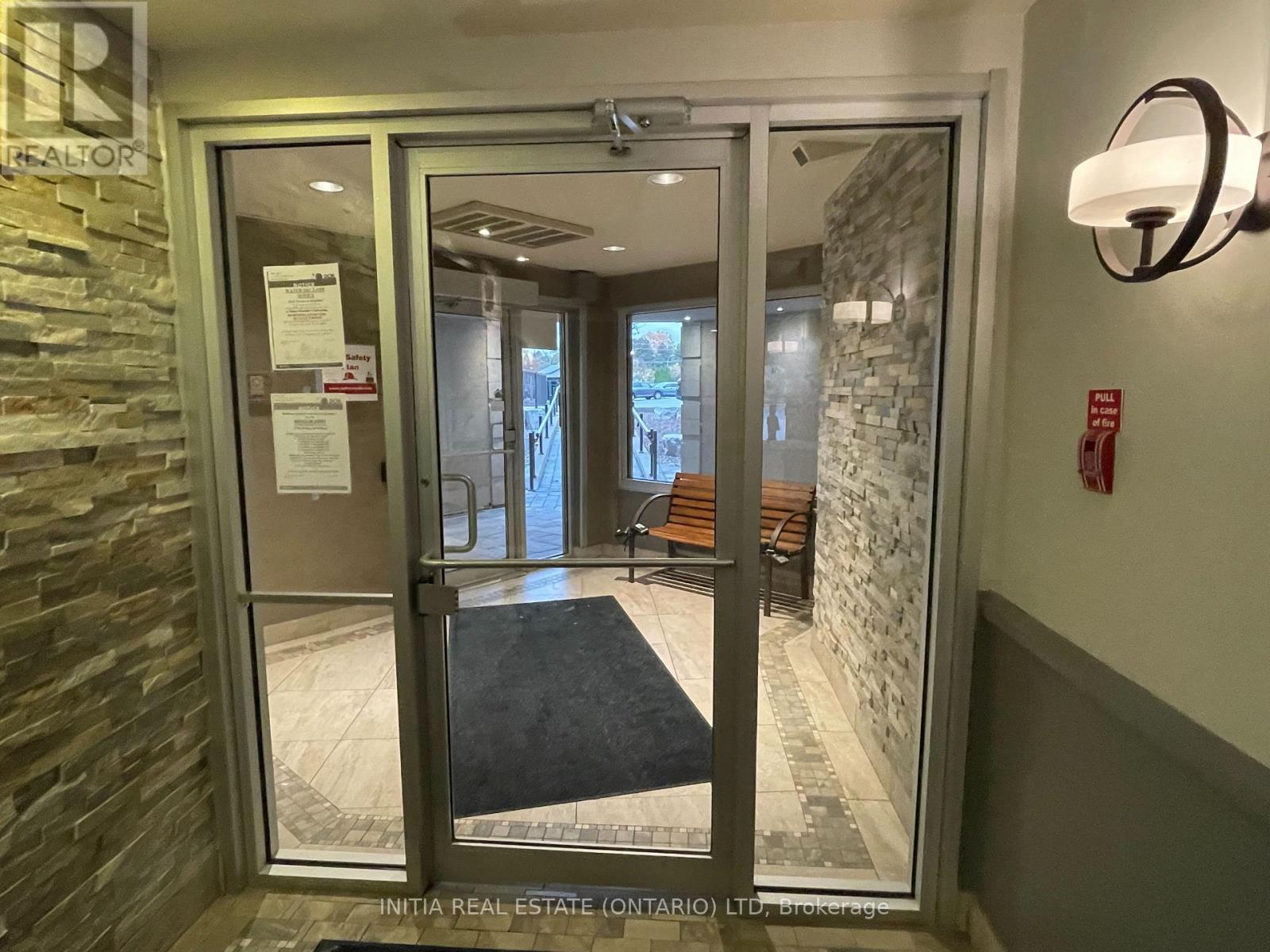 304 - 1 Jacksway Crescent, London North, Ontario  N5X 3T5 - Photo 2 - X12525452