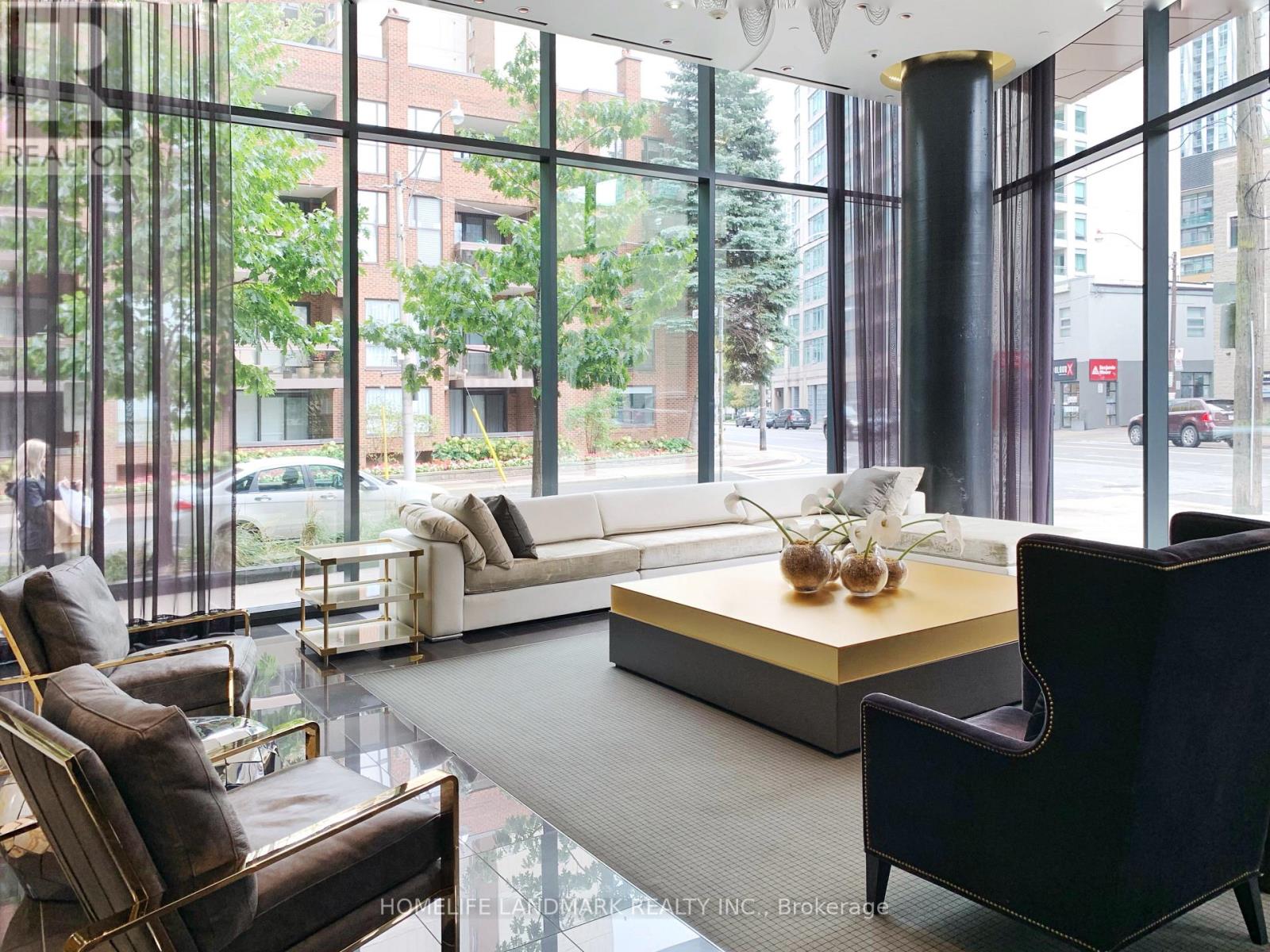 #1305 - 32 Davenport Road, Toronto, Ontario  M5R 0B5 - Photo 2 - C12433586