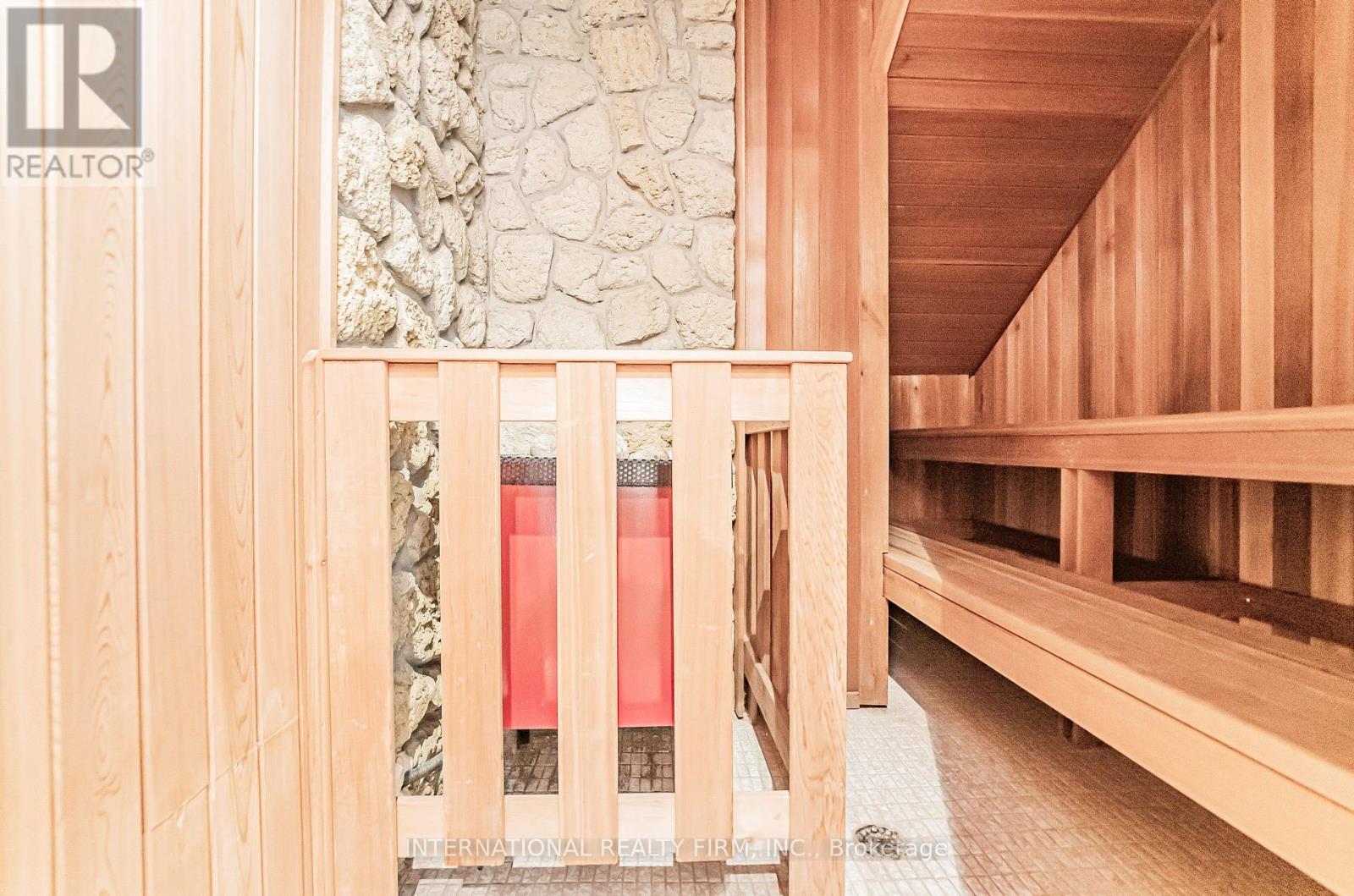 6 Penwood Crescent, Toronto, Ontario  M3B 2B9 - Photo 18 - C12361396