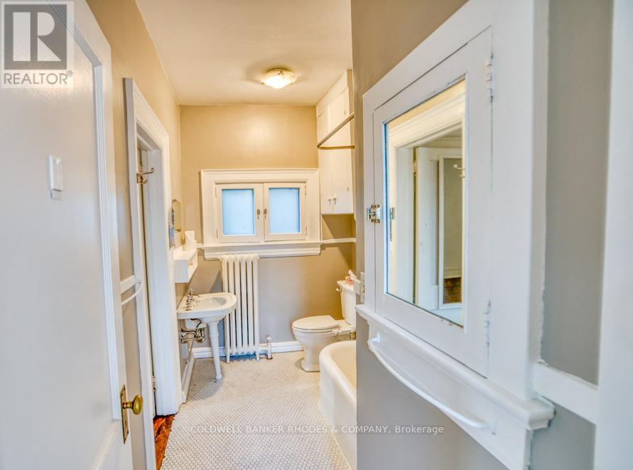 #1 On 2nd Floor - 8 1/2 Range Road, Ottawa, Ontario  K1N 8J3 - Photo 22 - X12466940