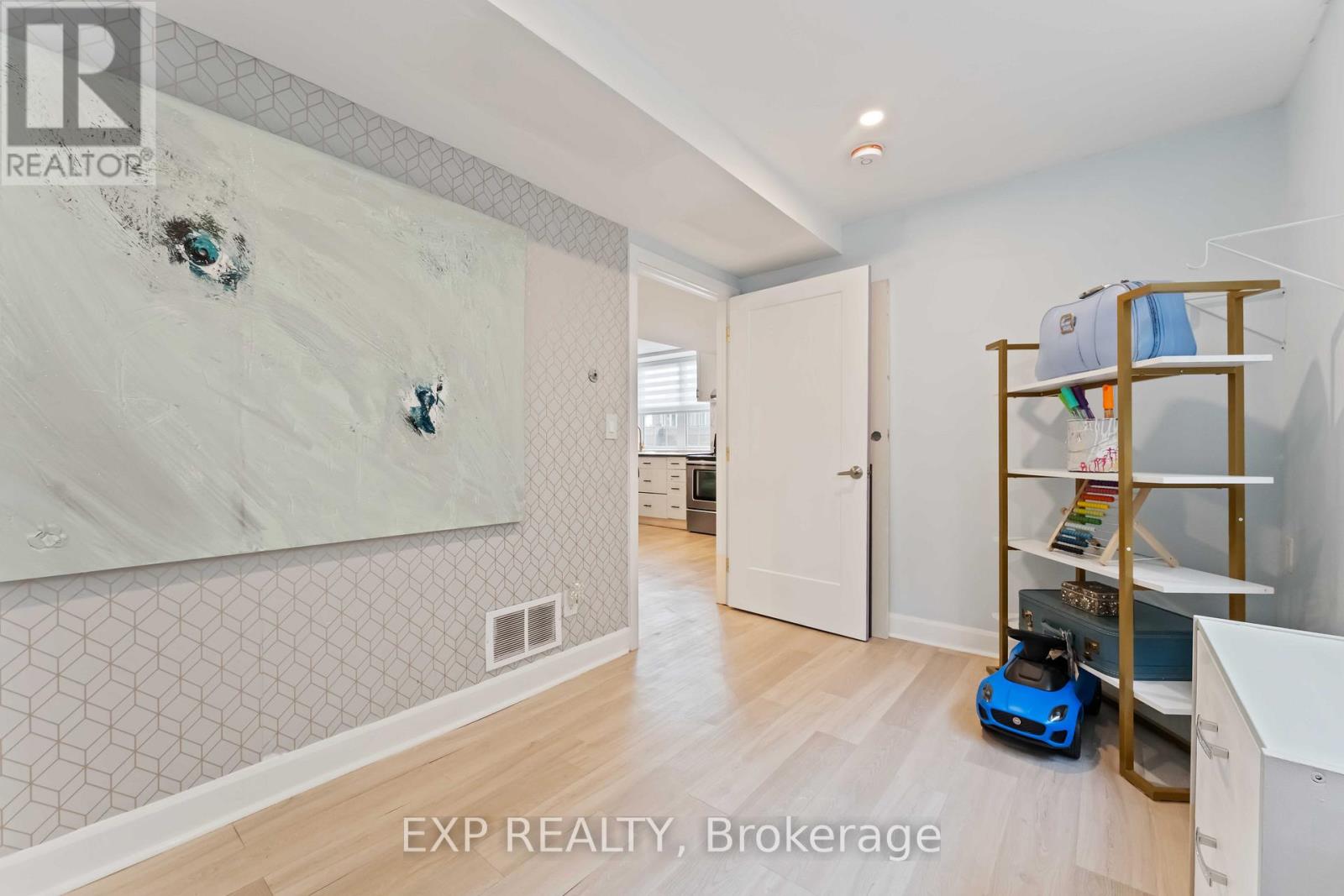 B - 1223 Kitchener Avenue, Ottawa, Ontario  K1V 6W4 - Photo 10 - X12493784