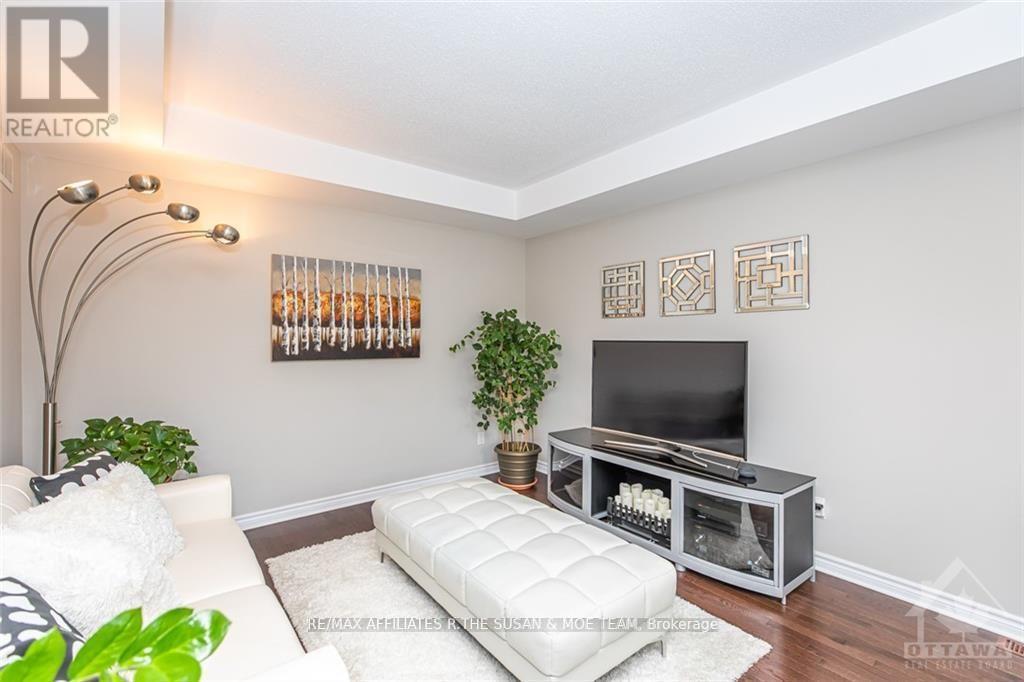 327 Citrine Street, Ottawa, Ontario K4A 0T7 - Photo 11 - X12525438