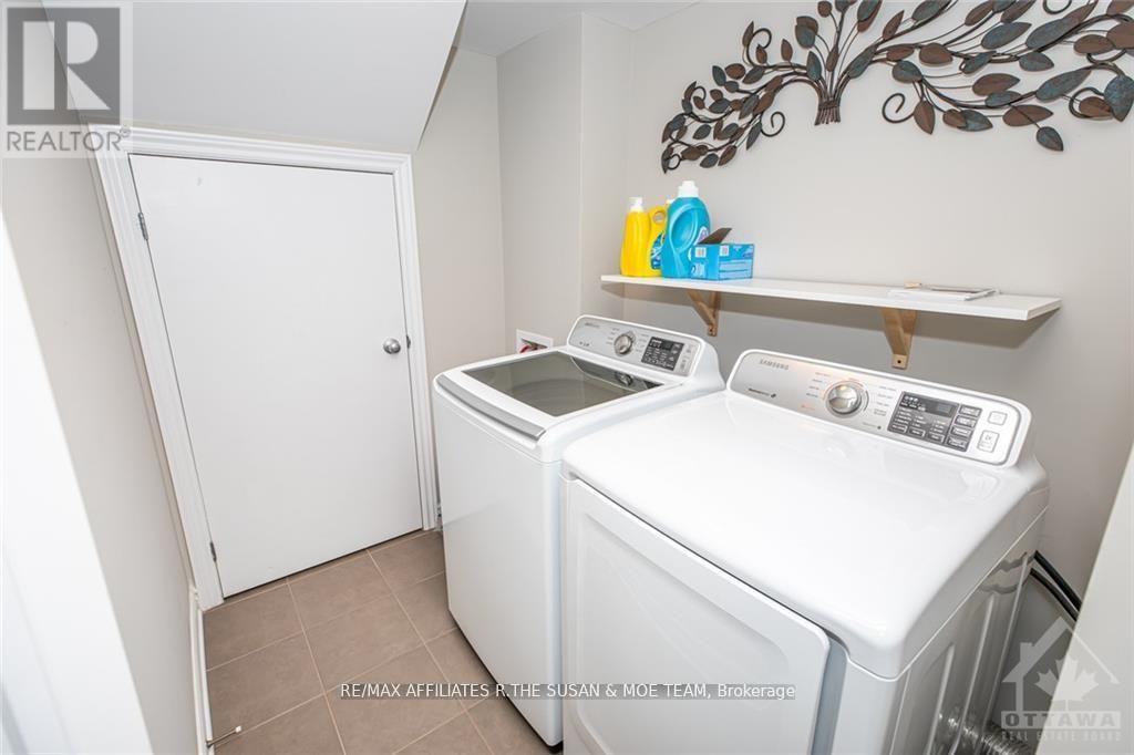 327 Citrine Street, Ottawa, Ontario K4A 0T7 - Photo 3 - X12525438