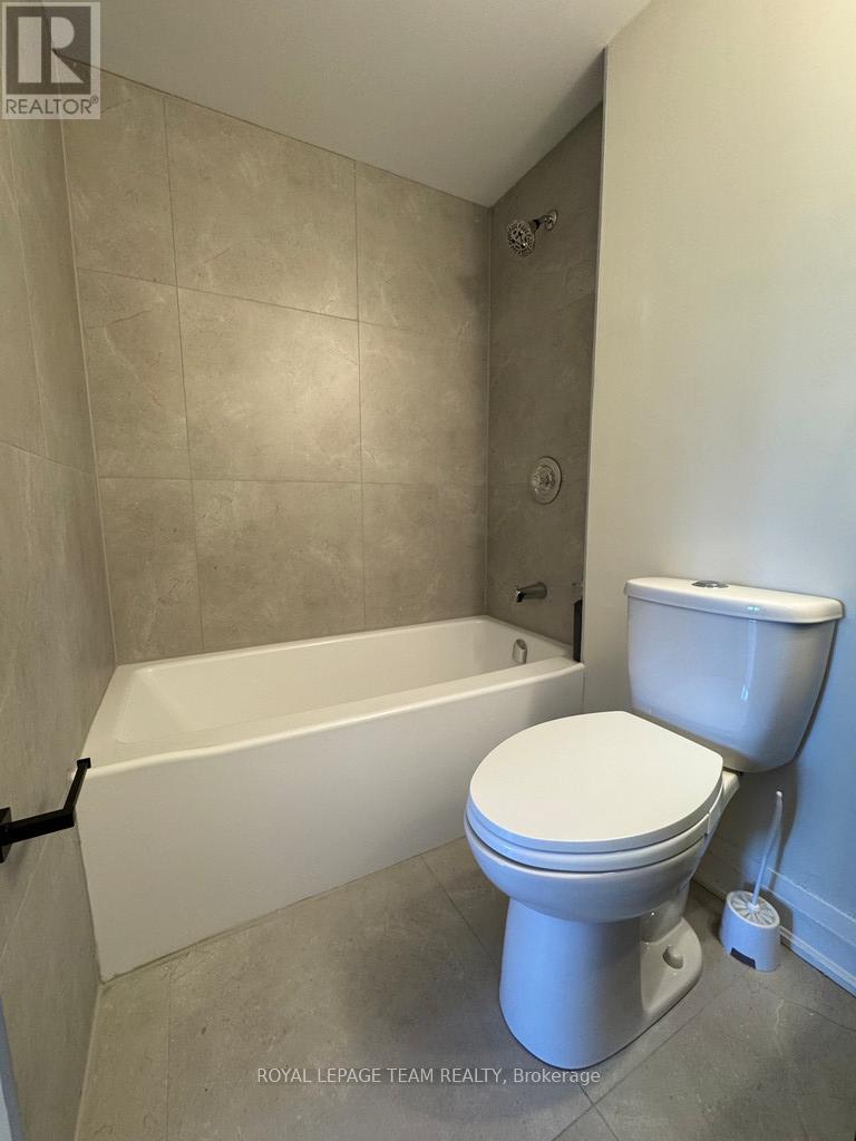 1502 - 200 Bay Street, Ottawa, Ontario K1R 7W8 - Photo 13 - X12525486