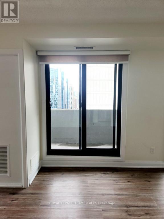 1502 - 200 Bay Street, Ottawa, Ontario K1R 7W8 - Photo 5 - X12525486