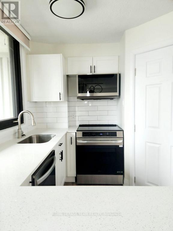 1502 - 200 Bay Street, Ottawa, Ontario K1R 7W8 - Photo 8 - X12525486