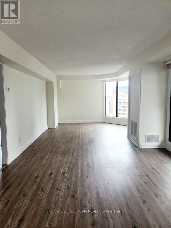 1502 - 200 Bay Street, Ottawa, Ontario K1R 7W8 - Photo 4 - X12525486